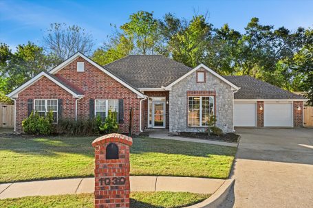 1030 East Drive - Bartlesville Fabulous Home!